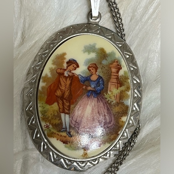 Vintage Cameo Courting Scene Necklace - Picture 3 of 8